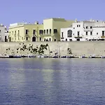 Palazzo De Tomasi Bed & Breakfast 3*