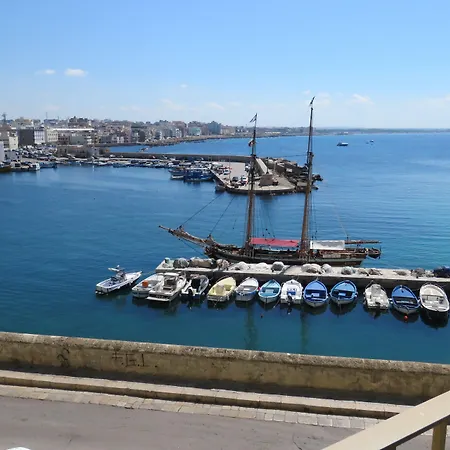 לינה וארוחת בוקר Palazzo De Tomasi