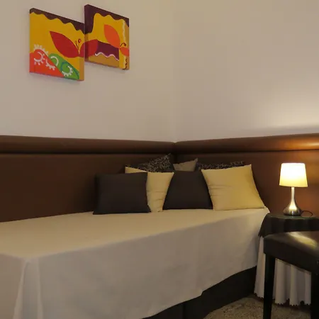 Palazzo De Tomasi לינה וארוחת בוקר 4*