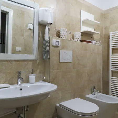 Palazzo De Tomasi לינה וארוחת בוקר 4*