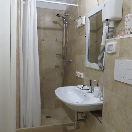 Palazzo De Tomasi 4* גאליפולי