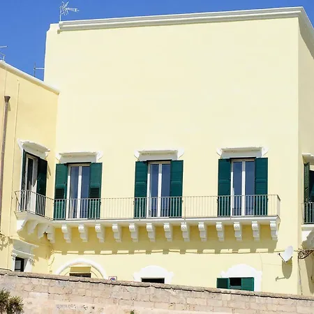 Palazzo De Tomasi Bed & Breakfast